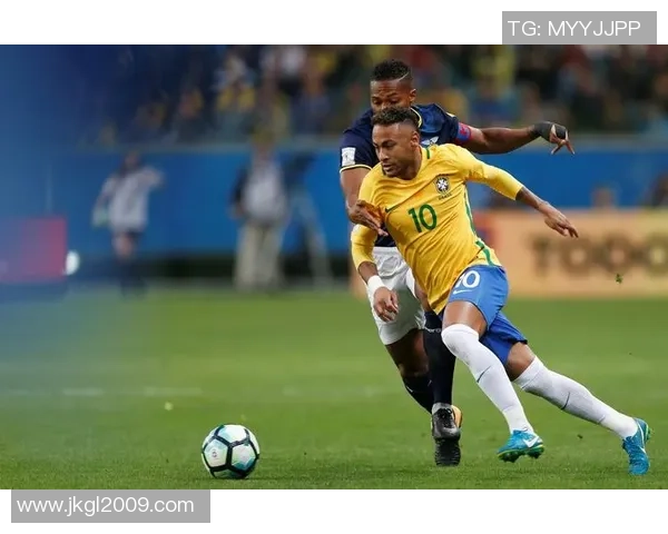 足球球星过人技巧大揭秘 助你掌握独步球场的绝技秘诀