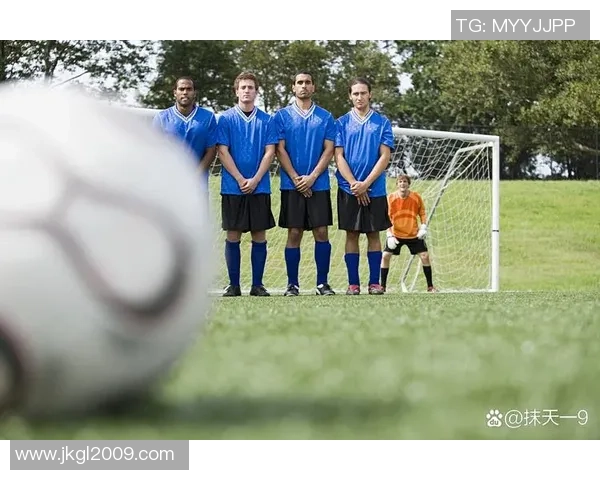 足球百大球星全名单及其精彩表现回顾,了解全球顶尖球员的传奇故事